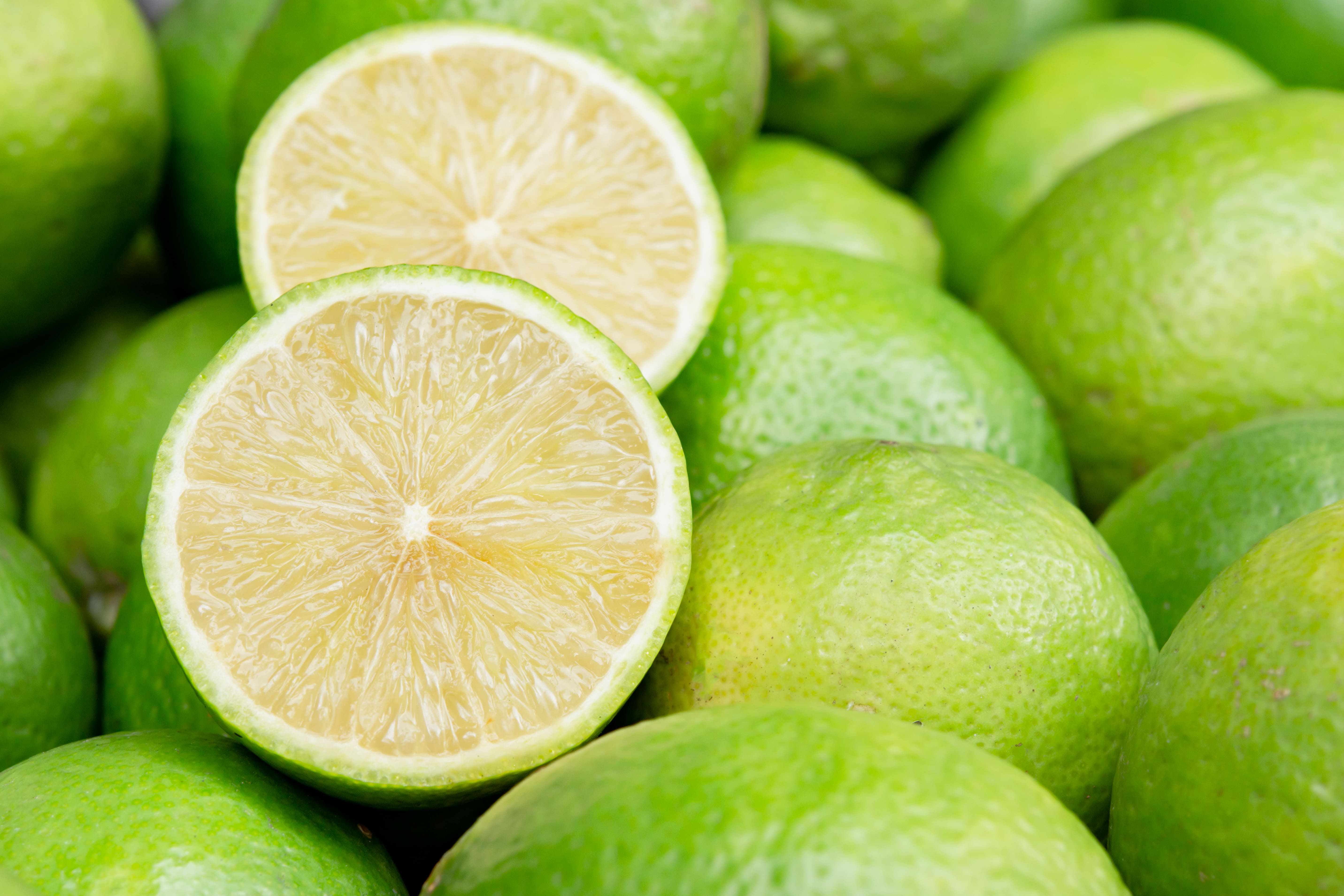 ライム(pixta_82121265_XL).jpg